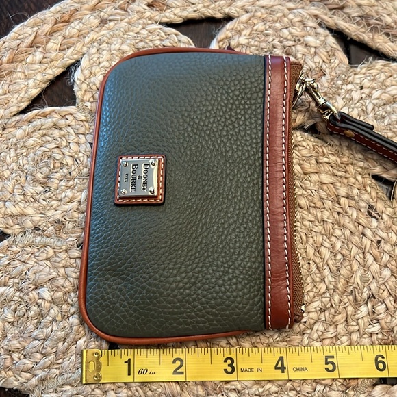 Dooney and Bourke Kirby medium wristlet NWOT - Picture 7 of 7